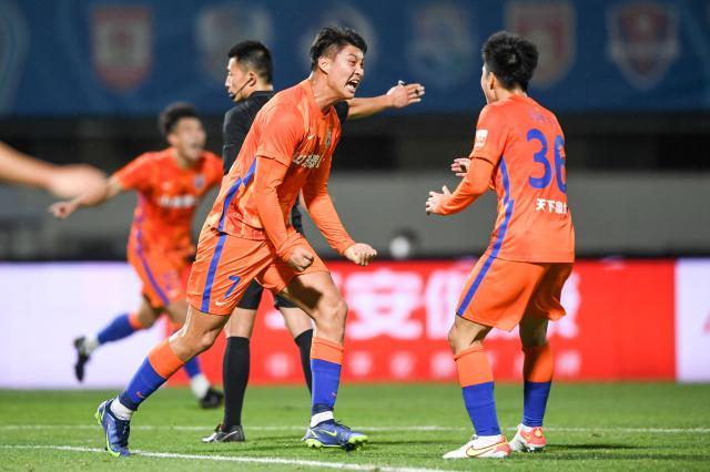 开云电子-泰山人人都想亲自加上冕冠 伤员盼复出郝伟在斟酌